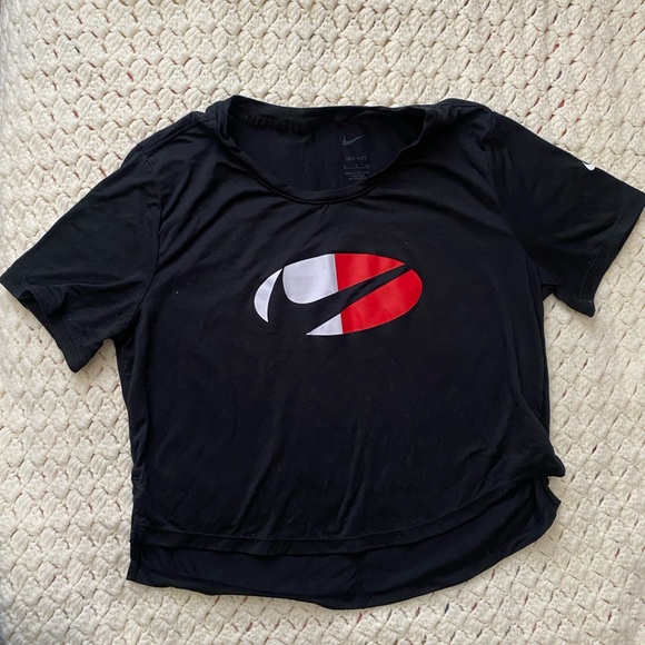 NIKE TRAINING/ CROP TOP DRI-FIT / BLACK-RED / SIZE S - Picture 2 of 12